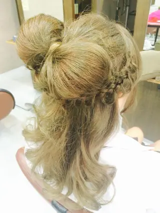 セミロング ヘアアレンジ ハイトーン特化🤍 浦住のヘアスタイル