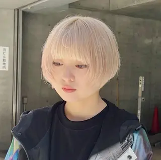 ショート カラー ムラ修正💎 艶髪ハイトーン💎のヘアスタイル