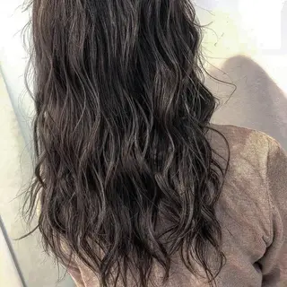 ロング カラー 丸山 明日香のヘアスタイル