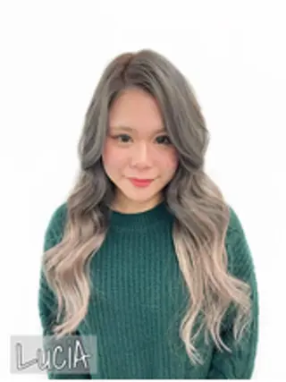 ロング カラー エクステ LuciAのヘアスタイル