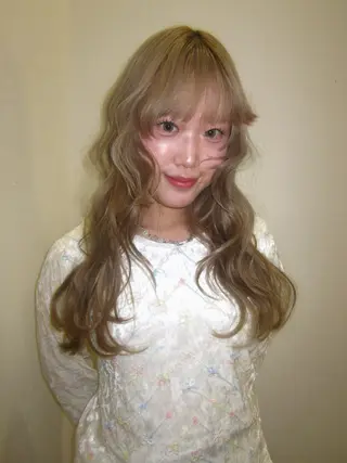 ロング Anna⸝⸝⸝ഒ/ 二ュアンス/艶カラーのヘアスタイル