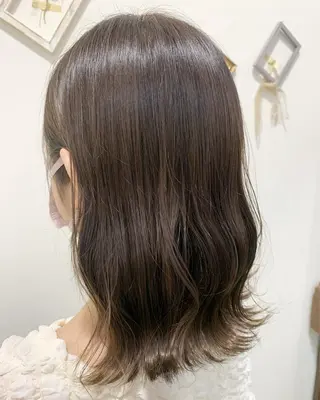 ミディアム カラー はいとう　なえ Beretのヘアスタイル