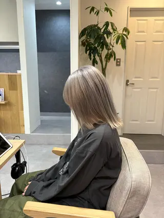 ミディアム サイトウ ユリコのヘアスタイル