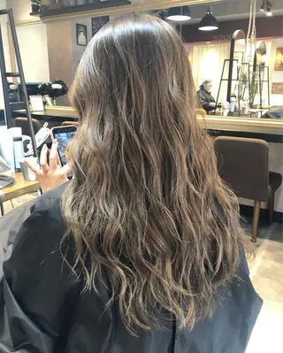 ロング salowin 原宿 aroa所属・韓国／ハッシュカット ／透明感カラー／金野のヘアスタイル