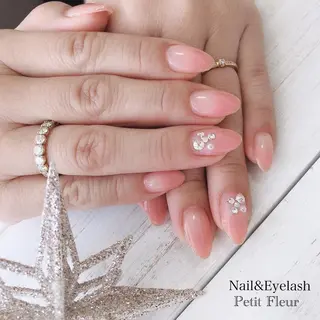 ネイル Petit Fleur所属・青柳 亜梨奈のマツエク・マツパデザイン