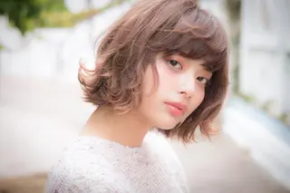 ミディアム カラー アオガミ （前髪顔周りカット）のヘアスタイル