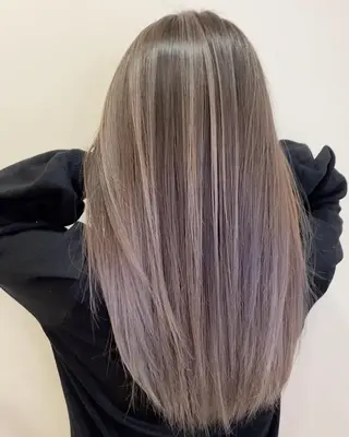 ロング カラー yosuke 梅田/バレイヤージュのヘアスタイル