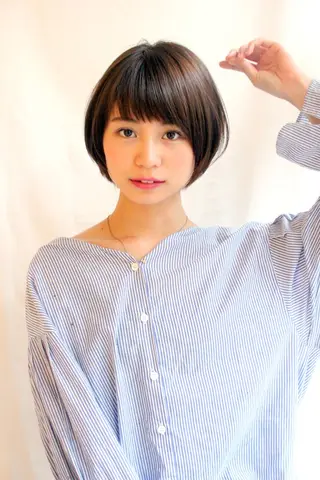 ショート カラー 羽田 ひろむのヘアスタイル