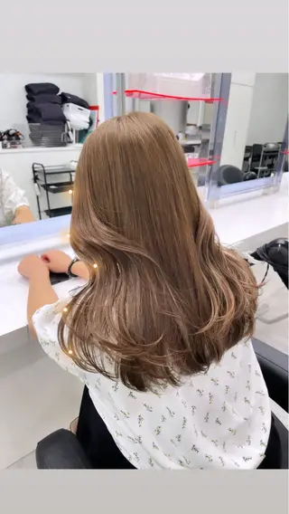 ロング カラー ヘアアレンジ 𝘳𝘺𝘰𝘬𝘢 髪質改善／ブリーチのヘアスタイル