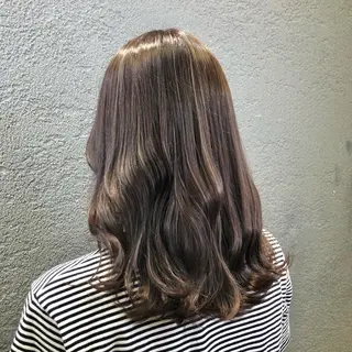 セミロング カラー LOVERIA KURUME所属・村上 佳織のヘアスタイル