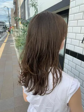 セミロング カラー 喜友名 泉樹のヘアスタイル
