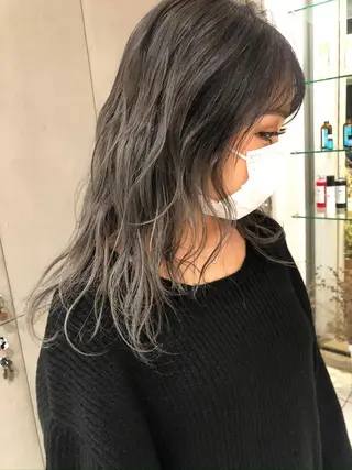 セミロング 古屋 花織のヘアスタイル