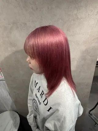 カラー ハイトーン YONIのヘアスタイル