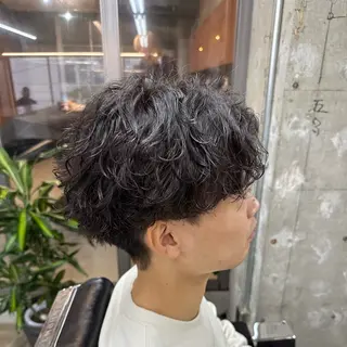 メンズ メンズパーマ特化サロンLond LOGAN所属・SEIYA メンズパーマ職人のヘアスタイル