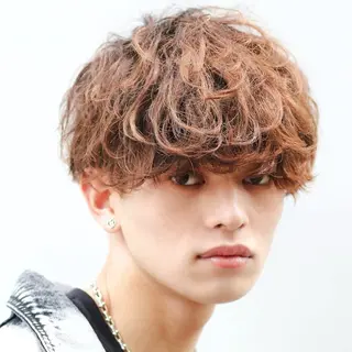 ショート パーマ メンズ メンズ特化カットパー マカラー坂田柊のヘアスタイル