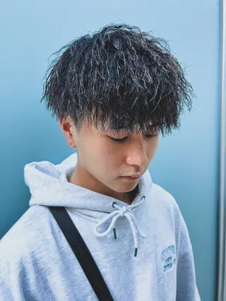 ショート パーマ メンズ 豊崎 佑輔のヘアスタイル