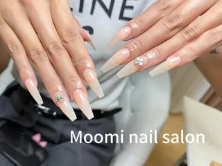 セミロング Moomi nail salonのネイルデザイン