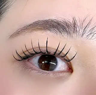 マツエク・マツパ FLY NAIL&Eyelash Salon 梅田店所属・YUKI FUKUMARUのマツエク・マツパデザイン