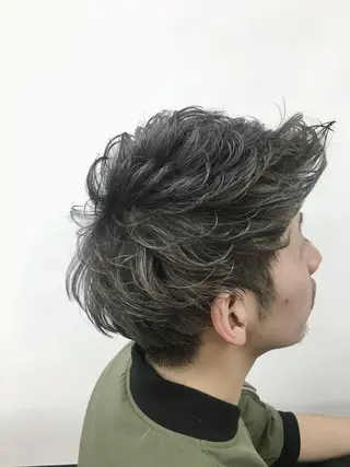 ミディアム due hair 京都駅前店 MILBON オージュア認定サロン【デューヘアー】所属・ハイトーンブリーチ 土坂　由志【京都】のヘアスタイル