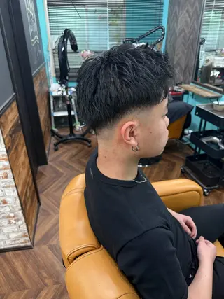 メンズ hair CROWN所属・メンズ特化型美容師 髙橋玲生/フェードのヘアスタイル