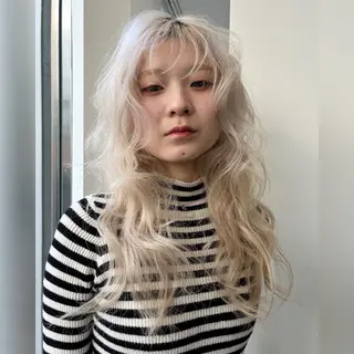 セミロング カラー ホワイトブリーチ/ ケアブリーチ/ユウキのヘアスタイル