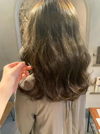 セミロング カラー レイヤー/韓国ヘア 杉浦結梨のヘアスタイル