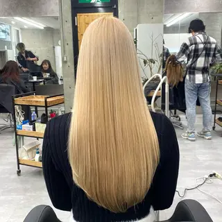 ロング カラー Welring hair salon所属・Runa/大人 かわいいハイトーンのヘアスタイル