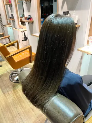 ロング カラー ツキダテ ユイのヘアスタイル