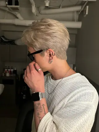 ショート メンズ ハイトーン/ ボブ 中村麟のヘアスタイル