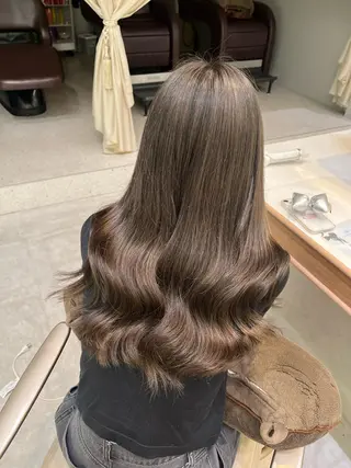 ロング 𝑴𝑰𝑨🎀赤髪 /ピンク/髪質改善のヘアスタイル