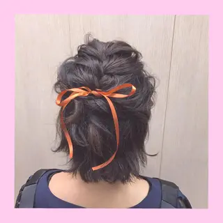 ショート カラー ヘアアレンジ SHIN/レイヤー カット×クロスパーマのヘアスタイル