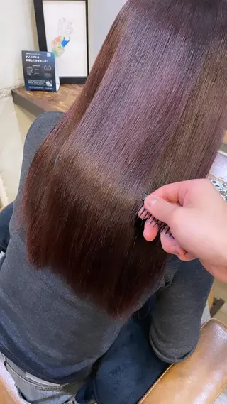 セミロング ブリーチ＆縮毛矯正 🧸tomoki🧸のヘアスタイル