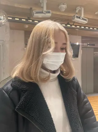 ミディアム カラー LUNTY NAMBA所属・艶ハイトーン👑♡ NATSUKIのヘアスタイル