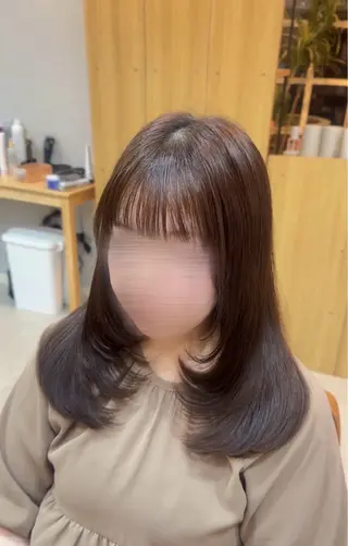 セミロング honoka/艶カラ ー/透明感/レイヤーのヘアスタイル