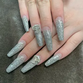 ネイル Beauty Salon amour所属・Seven's / NANAのネイルデザイン