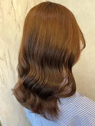 セミロング Loom.by Sea【新宿】所属・暖色カラー/新宿/韓 国風レイヤー鮫島志穂のヘアスタイル