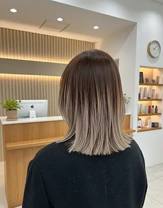 ミディアム カラー サカモト アリサのヘアスタイル
