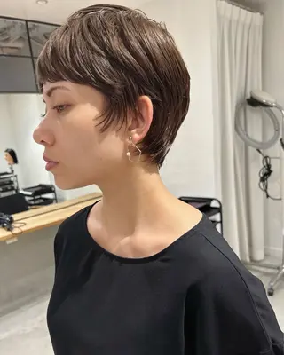 ショート カラー Loom.所属・村上雅人 ナチュラルモードのヘアスタイル