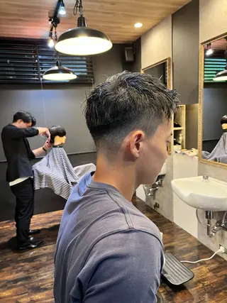 ショート メンズ 夜に通える 理容室山崎健立のヘアスタイル