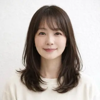 ミディアム カラー 佐藤 舞のヘアスタイル