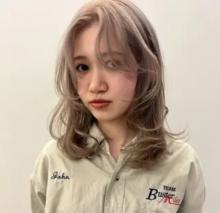 ミディアム カラー ハイトーン/ブリーチ 似合せカット/パーマのヘアスタイル