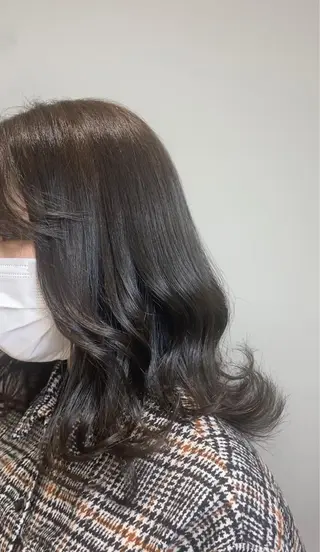 セミロング カラー 磯田 冬弥のヘアスタイル