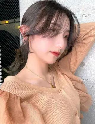 ミディアム カラー レイヤーカット、 大人可愛い　中村美羅のヘアスタイル