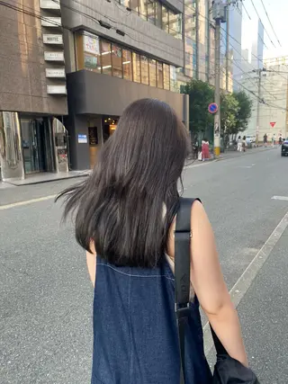 ロング カラー 朝倉 南のヘアスタイル