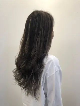 カラー Ruang所属・ツノガイ エリのヘアスタイル