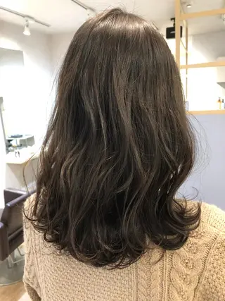 カラー monami 鈴木 茉由奈のヘアスタイル