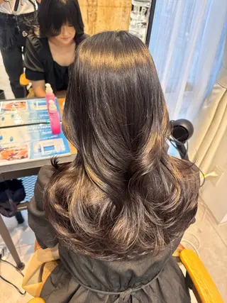 セミロング りん/ワンホン/艶髪 ／小顔顔周りカットのヘアスタイル