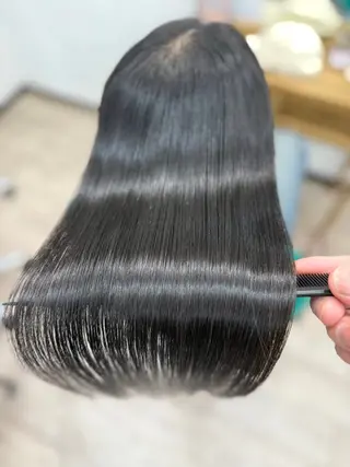 ミディアム A'SHE横浜所属・髪質改善特化🔥縮毛 、美髪形成のプロ✂️のヘアスタイル