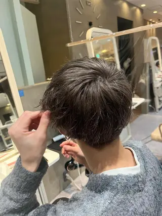 カラー 飯田 愛結のヘアスタイル