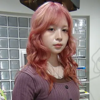 ロング カラー WATER所属・SAKI /ハイ トーンのヘアスタイル